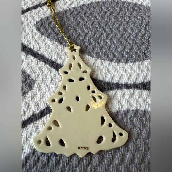 🎄Lenox Porcelain Christmas Tree Ornament. Pretty Holly Design. - Picture 3 of 6